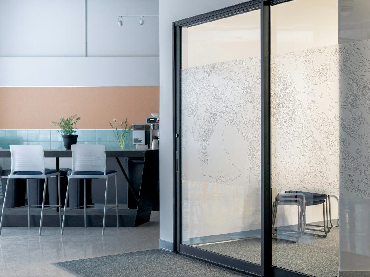Porte-fenêtre coulissante en aluminium et verre